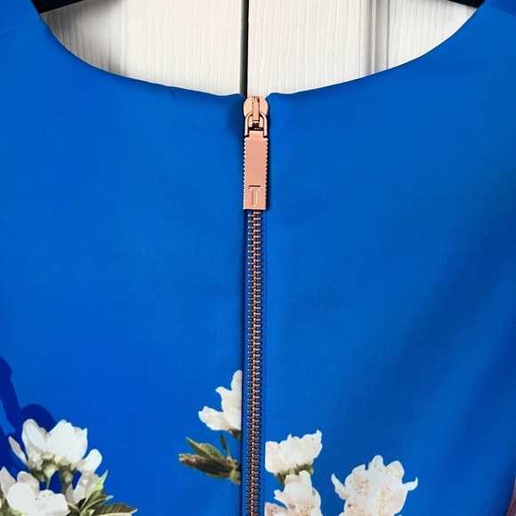 🌸 Ted Baker - Floral Mini Dress w/ Pleats, Cold Shoulder Sleeves - Blue - Picture 10 of 10